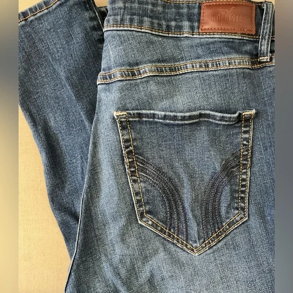 Hollister Women's Blue Jeans - Picture 4 of 5